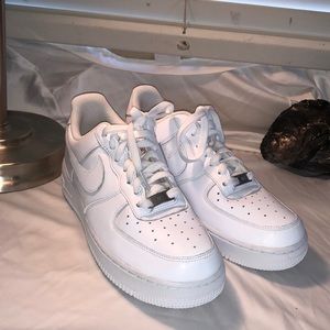 Woman’s Nike Air force 1’s